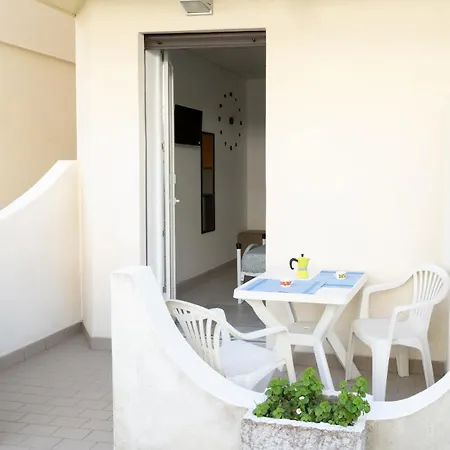 Beachfront Free Parking-pool 50m From Sea