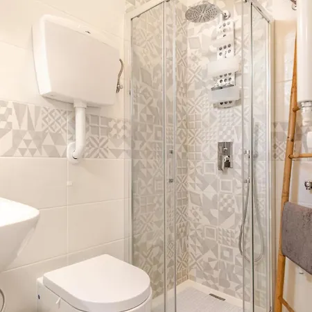 Апартаменты Beachfront Free Parking-pool 50m From Sea