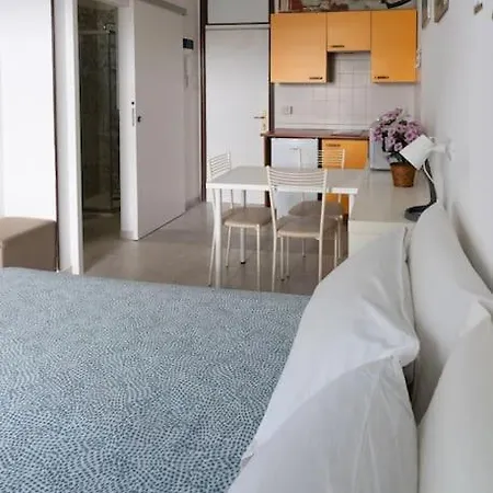 Beachfront Free Parking-pool 50m From Sea Apartment