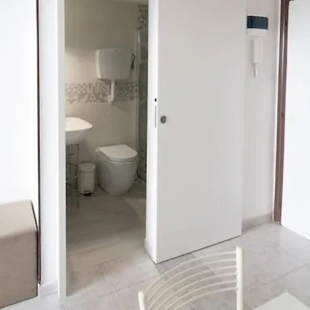 Beachfront Free Parking-pool 50m From Sea Apartment *