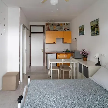 Beachfront Free Parking-pool 50m From Sea