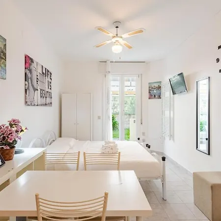 Beachfront Free Parking-pool 50m From Sea Chioggia
