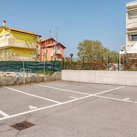 Beachfront Free Parking-pool 50m From Sea Apartment *