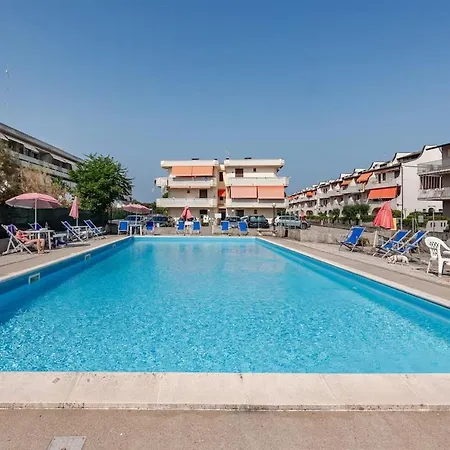 شقة Beachfront Free Parking-pool 50m From Sea