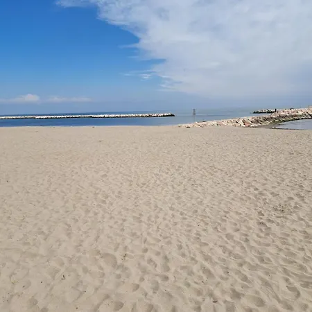 Beachfront Free Parking-pool 50m From Sea شقة *