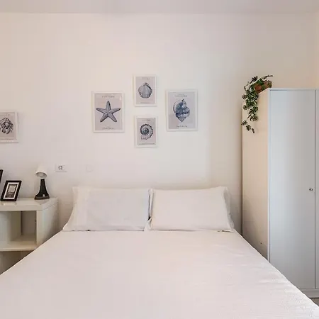 Beachfront Free Parking-pool 50m From Sea Διαμέρισμα